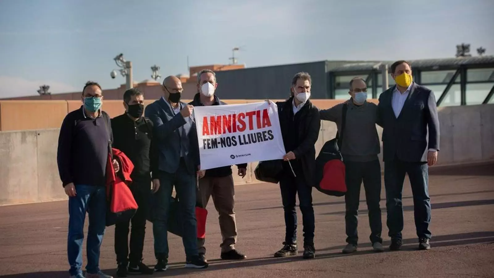 Political prisoners on an outing from Almeces