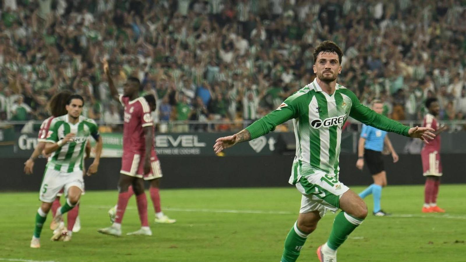 Troy Parrott, celebrating the Betis goal against Madrid
