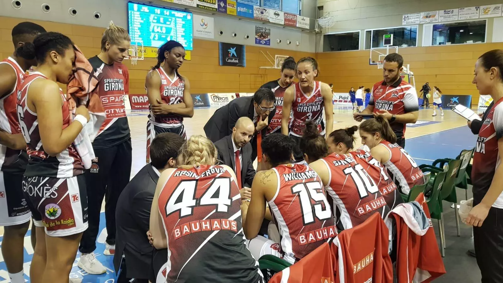 Temps mort d'Eric Surís durant el segon partit
