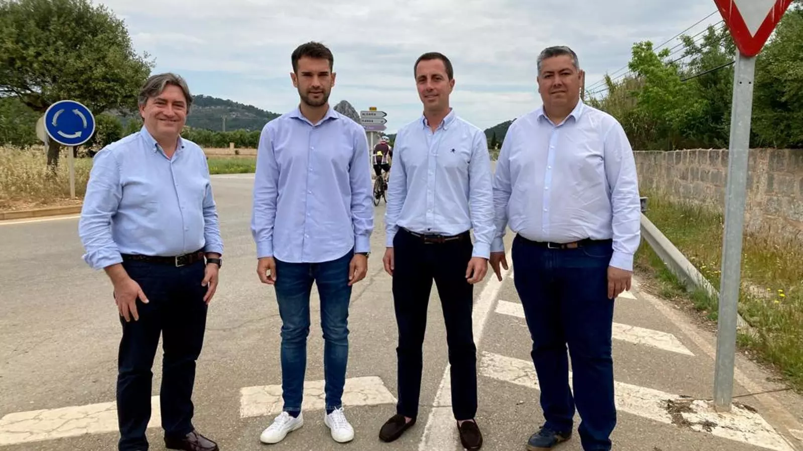 Representants del PP a la carretera Algaida - Llucmajor