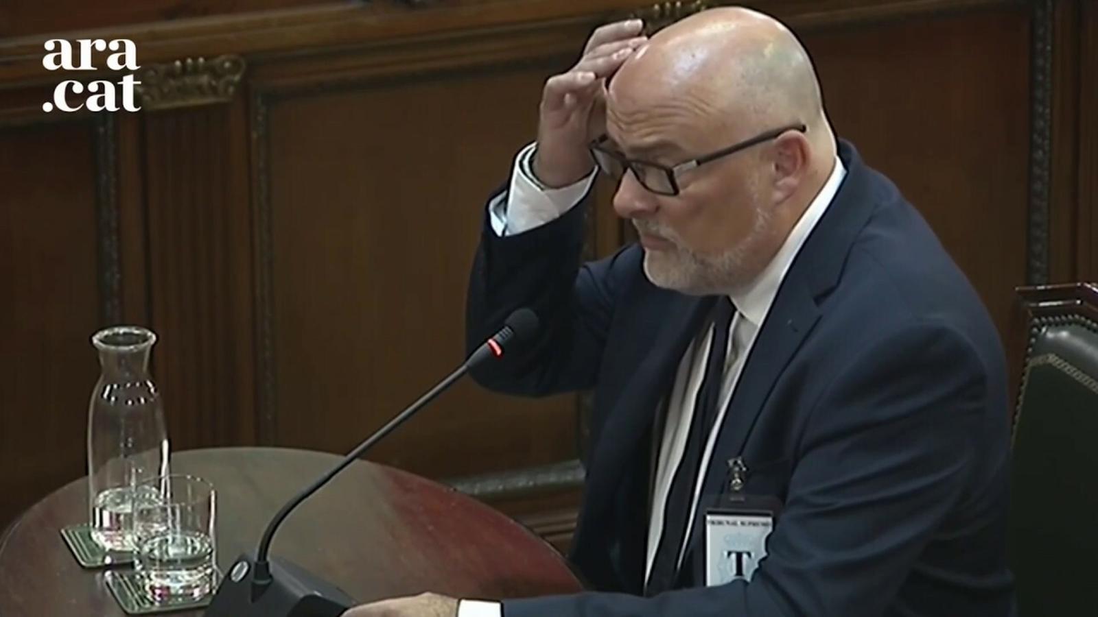 L'exvicepresident de la Mesa, Lluís Corominas, i l'exsecretaria, Anna Simó declaren al judici com a testimonis