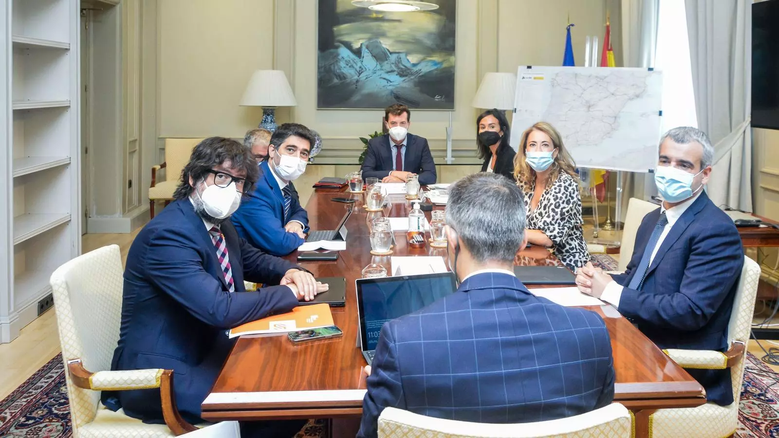 Imatge de la reunió entre el vicepresident Jordi Puigneró, la ministra Raquel Sánchez i el president d'Aena, Maurici Lucena, en la que es va pactar l'ampliació del Prat.