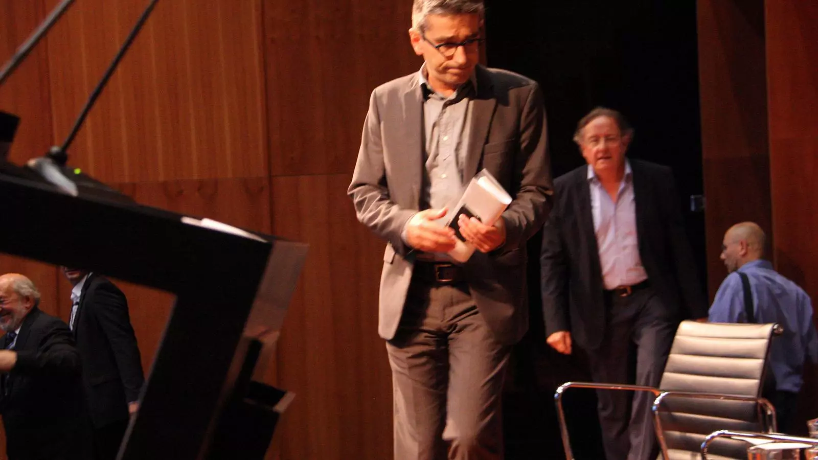 El president del grup municipal del PSC de Barcelona, Jordi Martí, abans de pronunciar la conferència en la qual va anunciar l'abstenció que facilitarà l'aprovació del pla d'acció municipal (PAM).