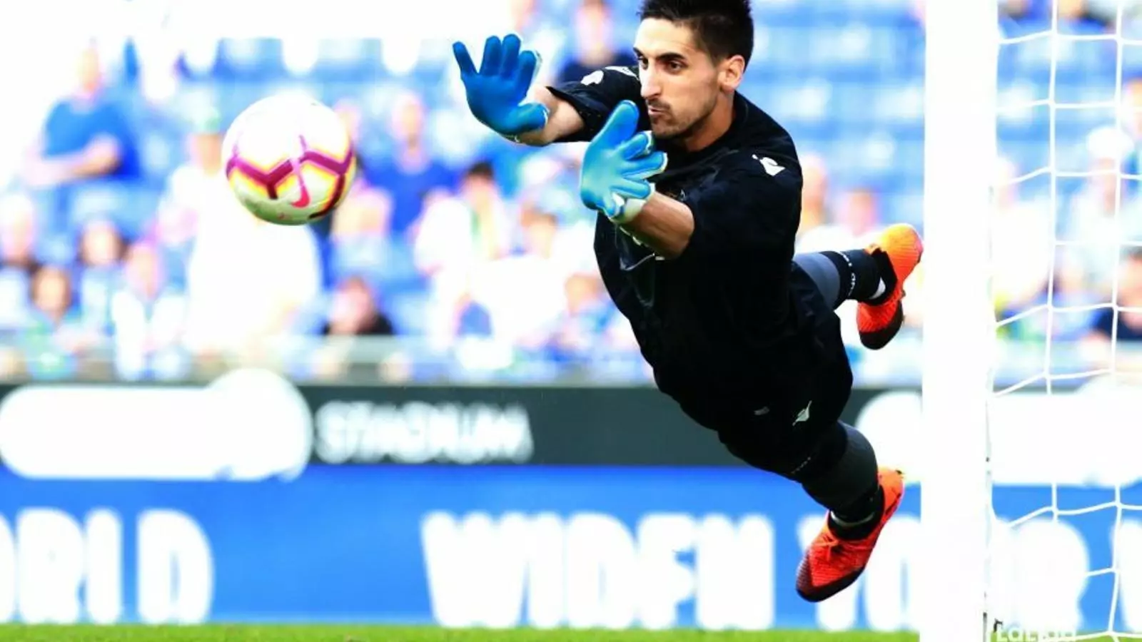 Oier, durant un partit amb el Llevant a l'RCDE Stadium del curs passat