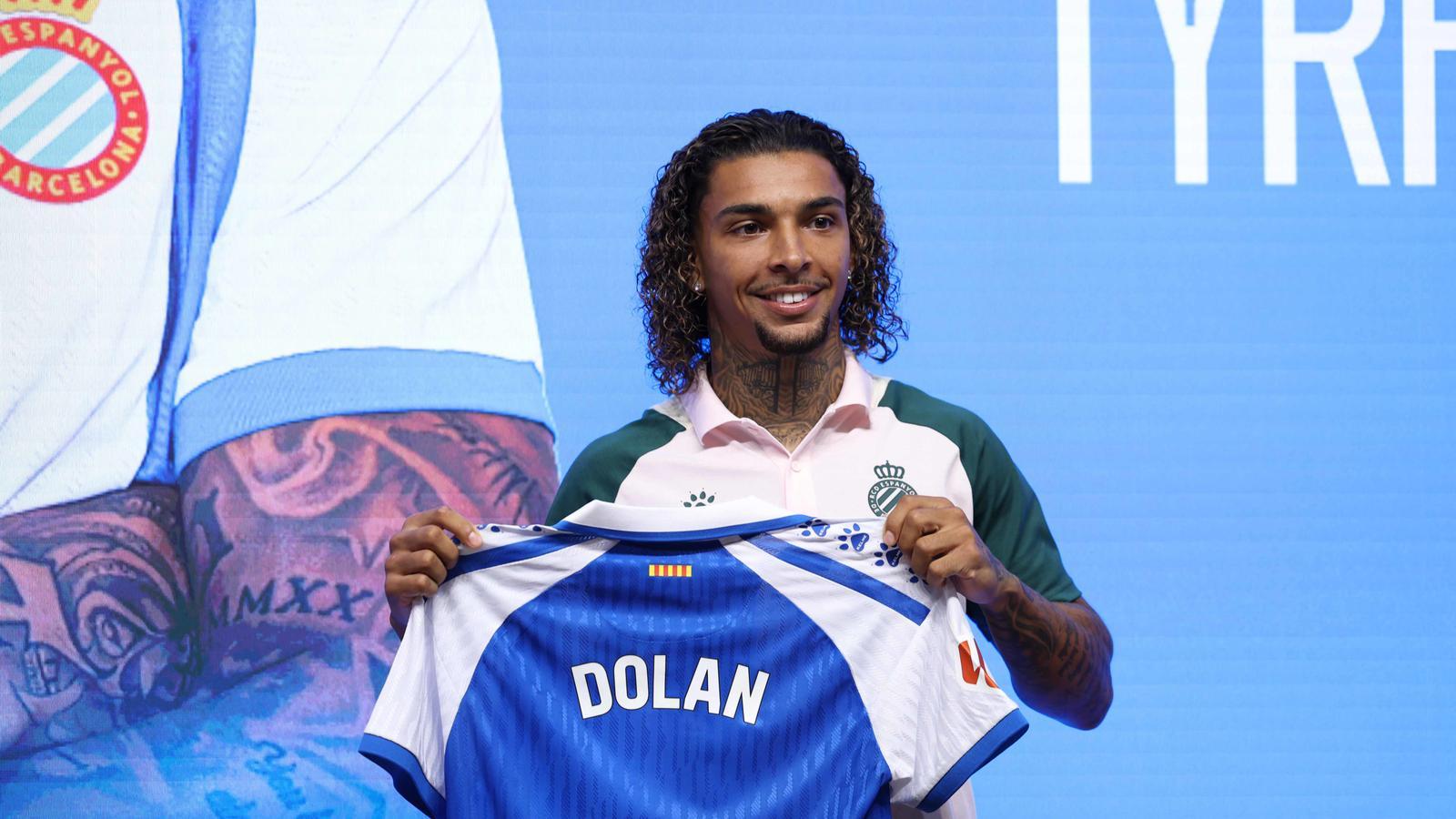 Tyrhys Dolan at his presentation with Espanyol.
