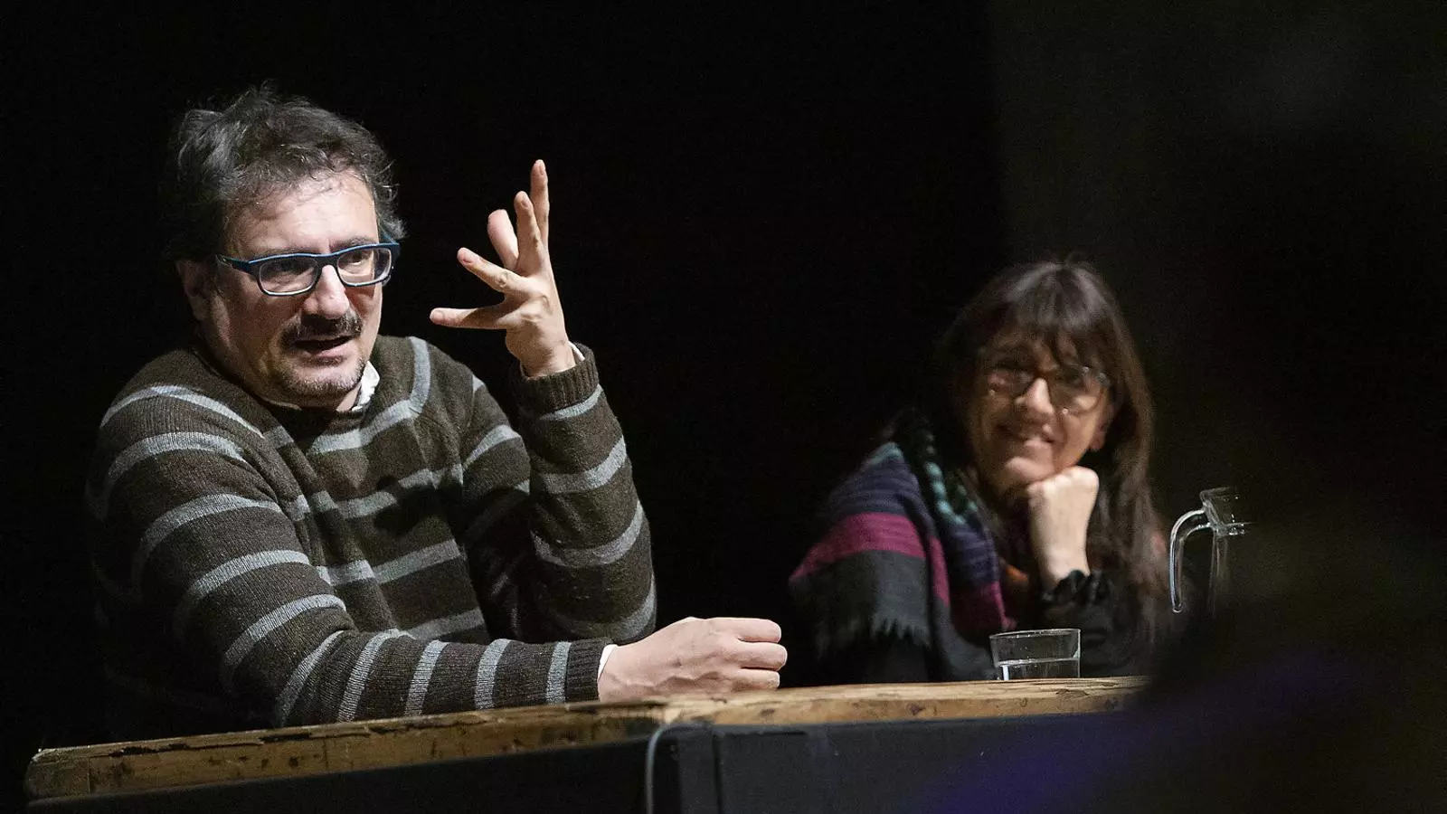 Albert Sánchez Piñol durant la la seva conferència a la Beckett.