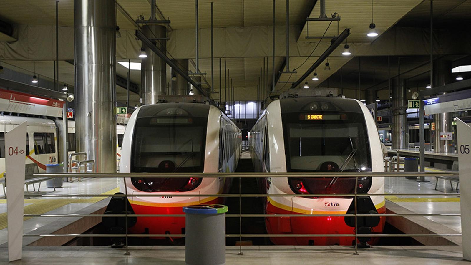 Los nuevos trenes eléctricos, en la estación intermodal / ISAAC BUJ