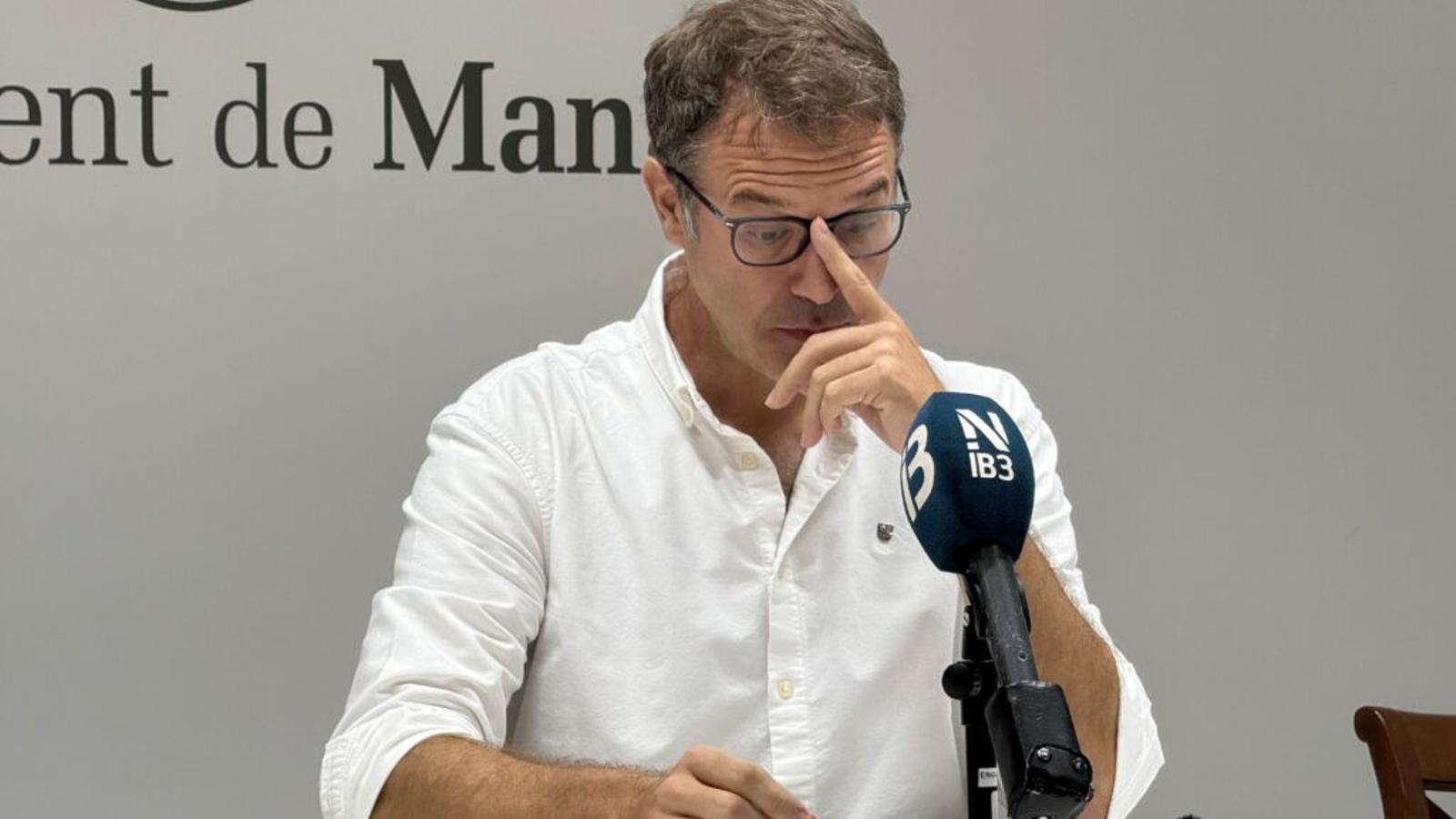 El alcalde de Manacor, Miquel Oliver, durante la rueda de prensa donde ha anunciado que deja de ser alcalde.