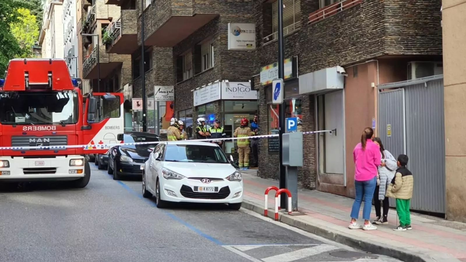 Incendi en un pis al carrer Alzinaret.