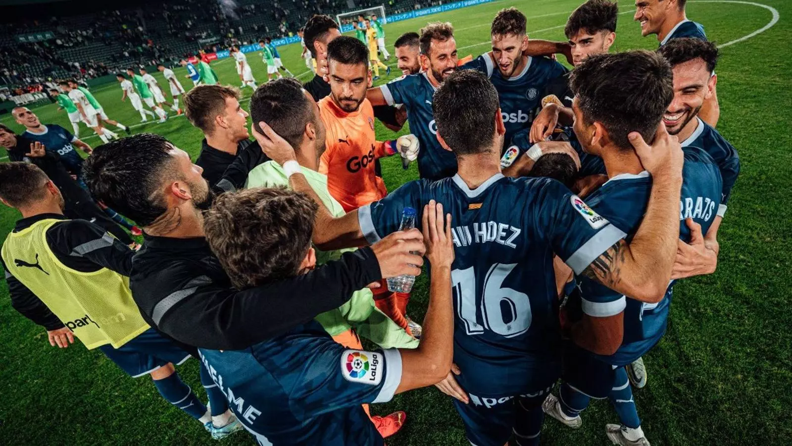 Els jugadors del Girona celebrant l'última victòria a la Lliga contra l'Elx