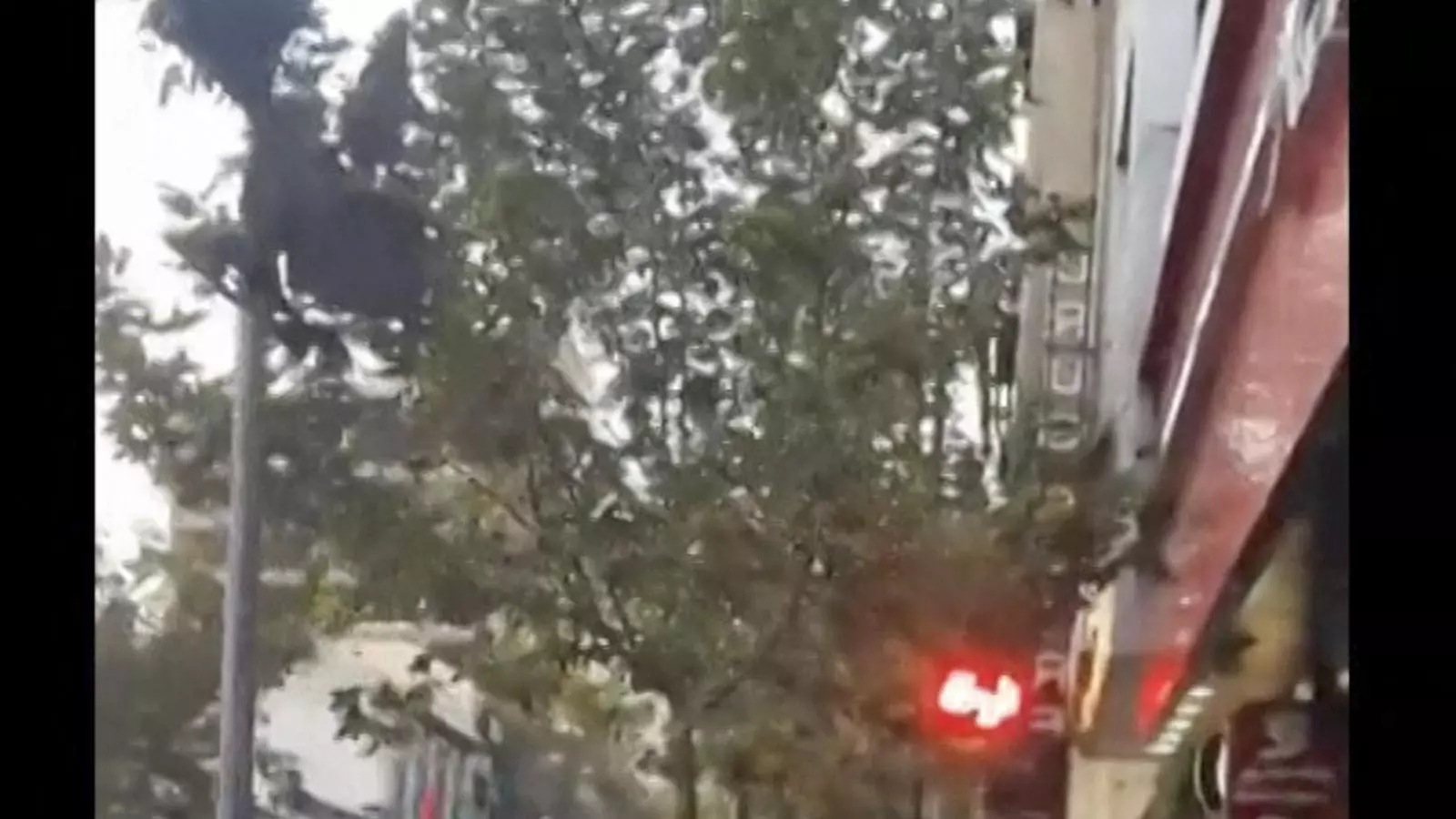 Imatge publicada a les xarxes d'una protesta als carrers de Teheran.