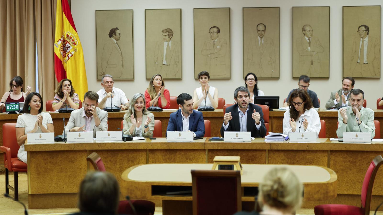 Mar González, Alberto Ibáñez, Verónica Barbero, Pablo Bustinduy, Ernest Urtasun, Mónica García y Antonio Maíllo, durante el acto del grupo parlamentario de Sumar en el Congreso