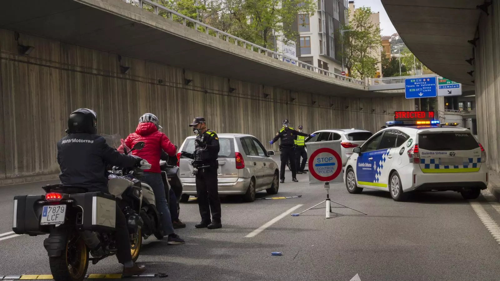 A police checkpoint in Barcelona during the strictest of confinements