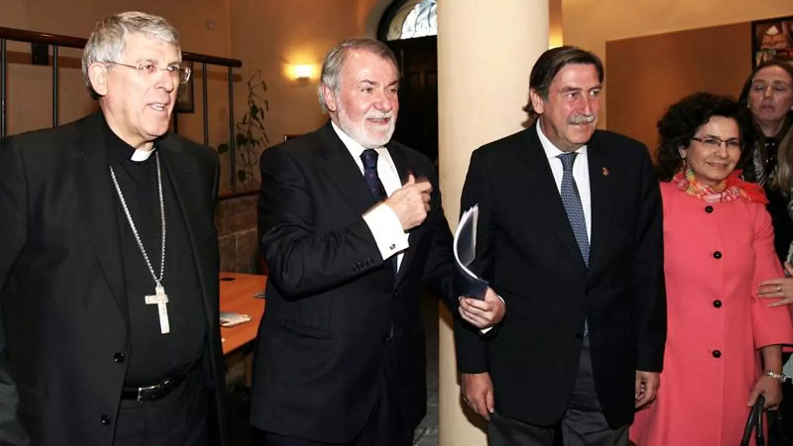 L'eurodiputat del PP Jaime Mayor Oreja, amb l'arquebisbe de Toledo, Braulio Rodríguez, l'alcalde de Talavera, Gonzalo Lago, i la senadora popular Carmen Riolobos / EFE