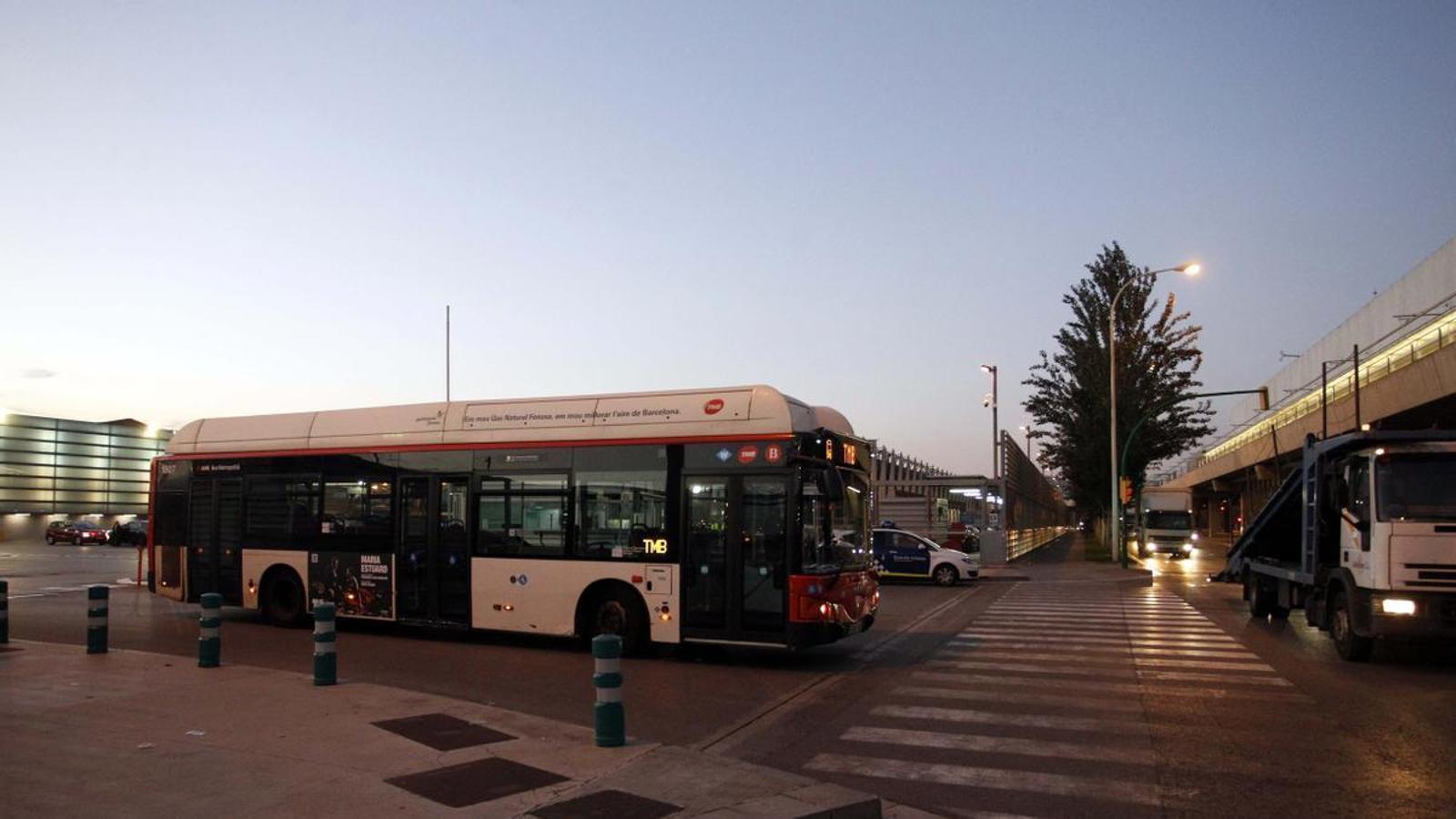 TMB workers are on strike in the bus service this Thursday