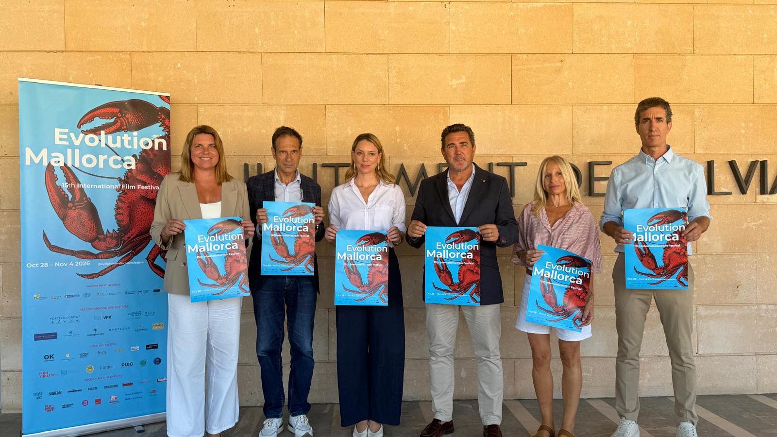 Foto de família de la presentació del festival.