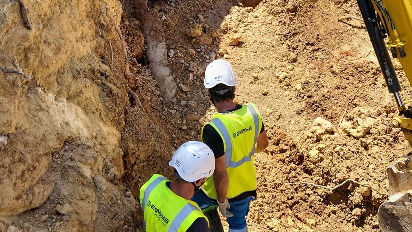 Emaya workers working to resolve the problem