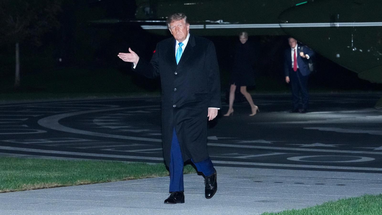 The president of the United States, Donald Trump, gets off the 'Marine One', after having attended a rally in Grand Island, Nebraska, yesterday, October 5, 2026.