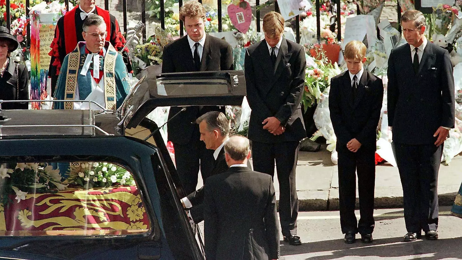 Enganyats darrerE el fèretre