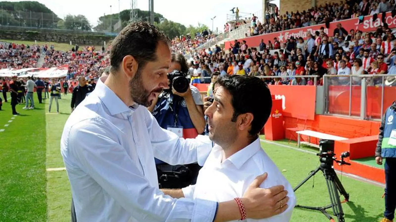 Pablo Machín i David Gallego se saluden abans de l'inici del partit