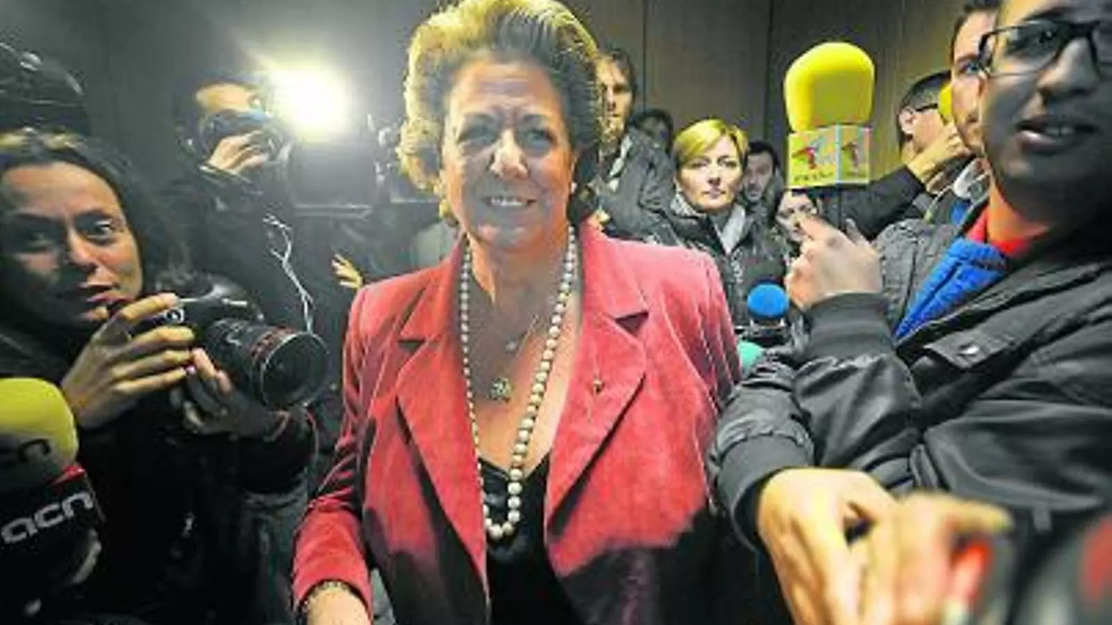 Rita Barberá a la sortida del jutjat, on va implicar l'expresident del COI com a ideòleg dels congressos Valencia Summit.