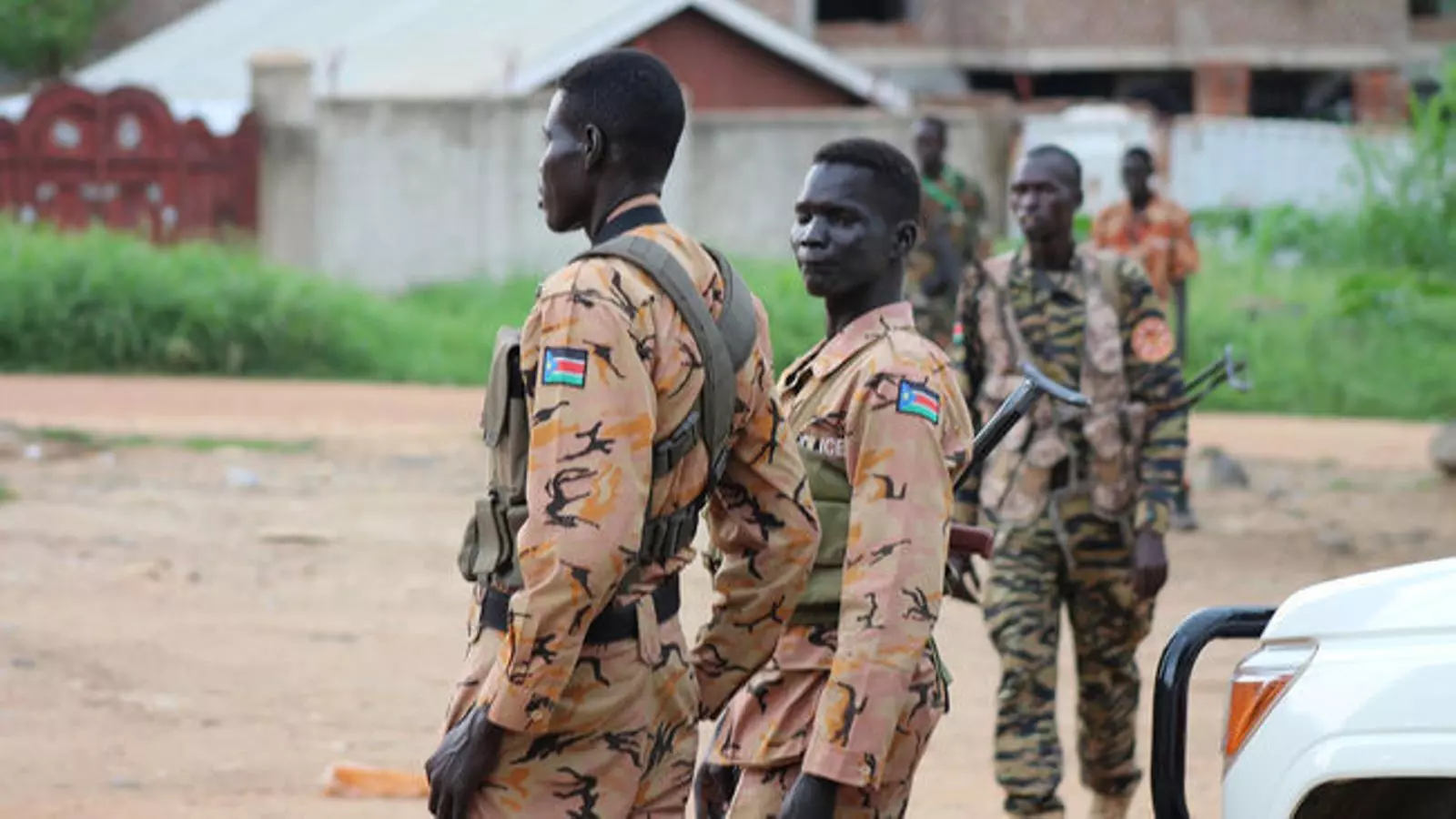 Policies i soldats als carrers de Juba, la capital del Sudan del Sud, durant un operatiu en 2016