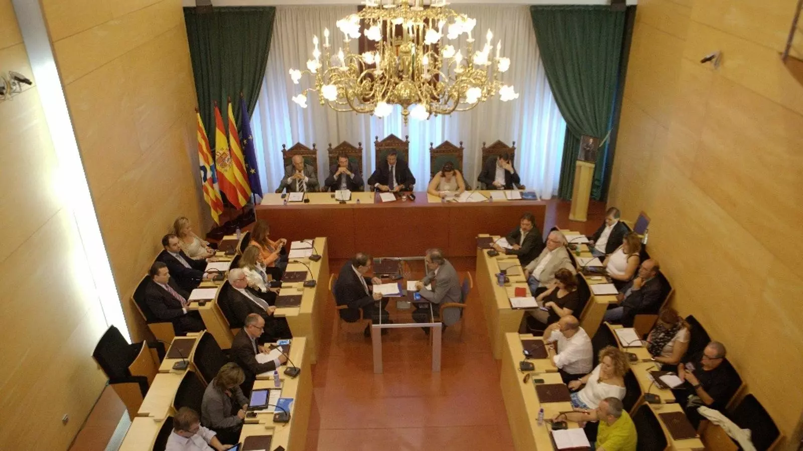 El ple de Badalona vota a favor de la consulta del 9-N / CÈLIA ATSET