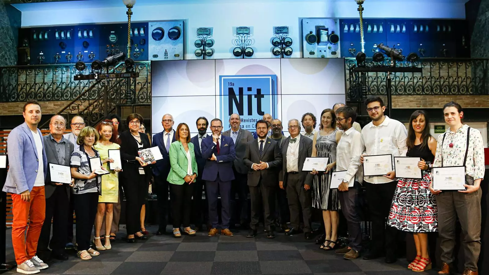 01. Tots els premiats de la nit. 02. D’estil va guanyar el premi a la millor portada.
