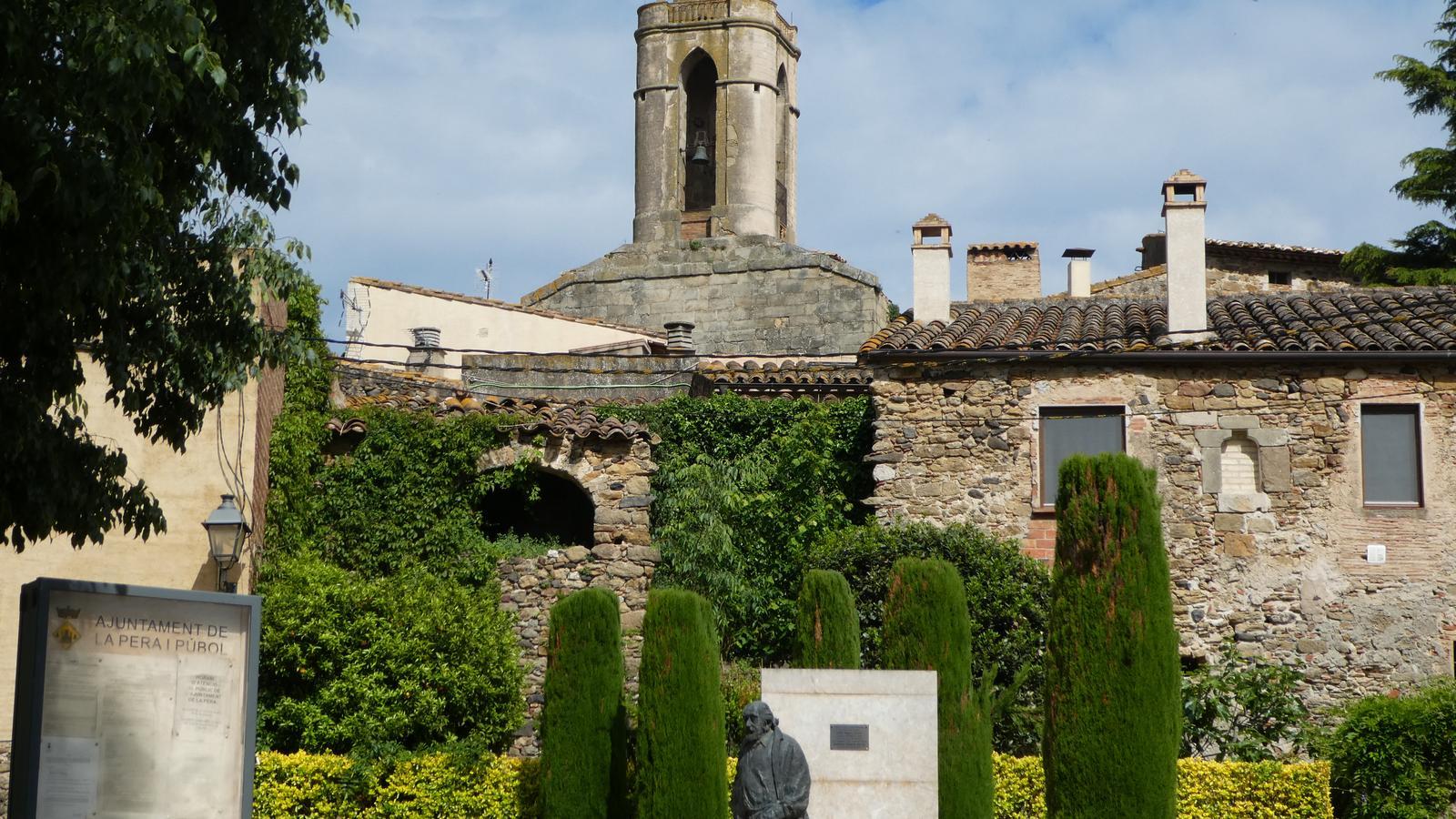 La Guàrdia Civil protegia Salvador Dalí les vint-i-quatre hores, amb patrulles que feien torns de vuit hores, al Castell de Púbol i a Portlligat.