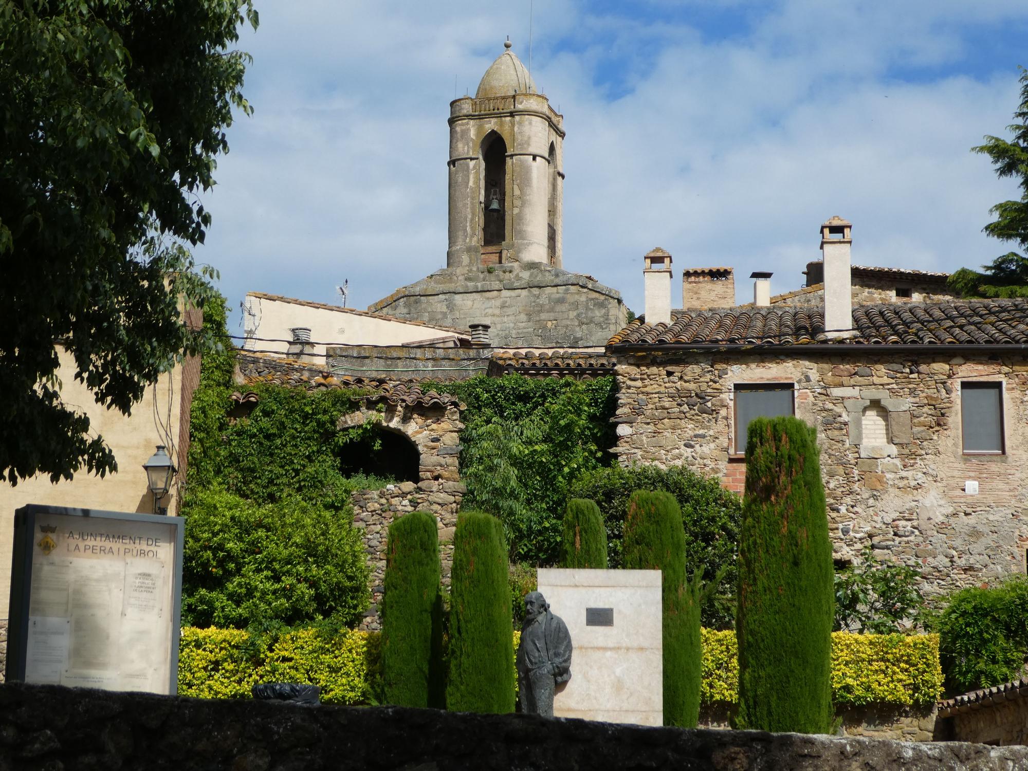 La Guàrdia Civil protegia Salvador Dalí les vint-i-quatre hores, amb patrulles que feien torns de vuit hores, al Castell de Púbol i a Portlligat.