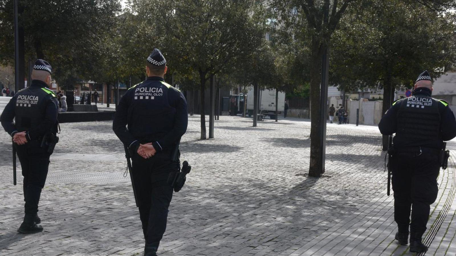 Three municipal police officers from Olot