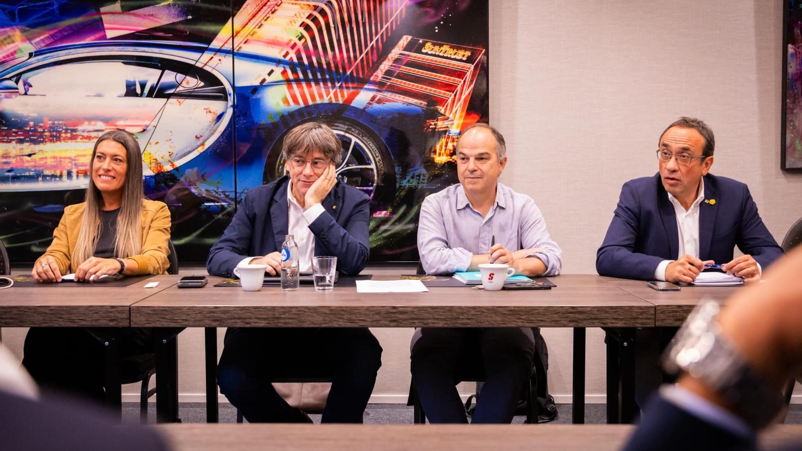The meeting of the Junts leadership with the leader in Congress, Míriam Nogueras; the former president and leader of the Junts party, Carles Puigdemont; the secretary general, Jordi Turull; and the speaker of the Parliament, Josep Rull.