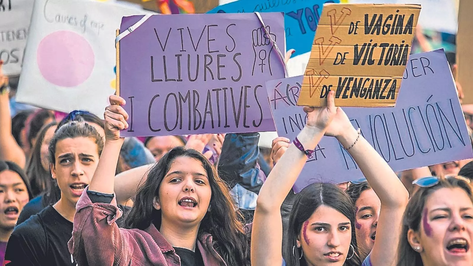 El feminisme és un dels grans enemics dels nous feixismes. A la imatge, un grup de dones durant la manifestació del passat 8 de març.