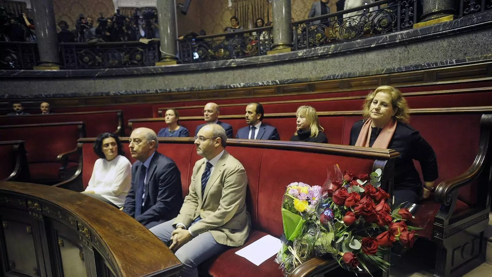 Els regidors que van ser companys de Barberá a l’Ajuntament, i que ara ja no militen al PP, van retre homenatge a l’exalcaldessa en l’hemicicle del consistori.