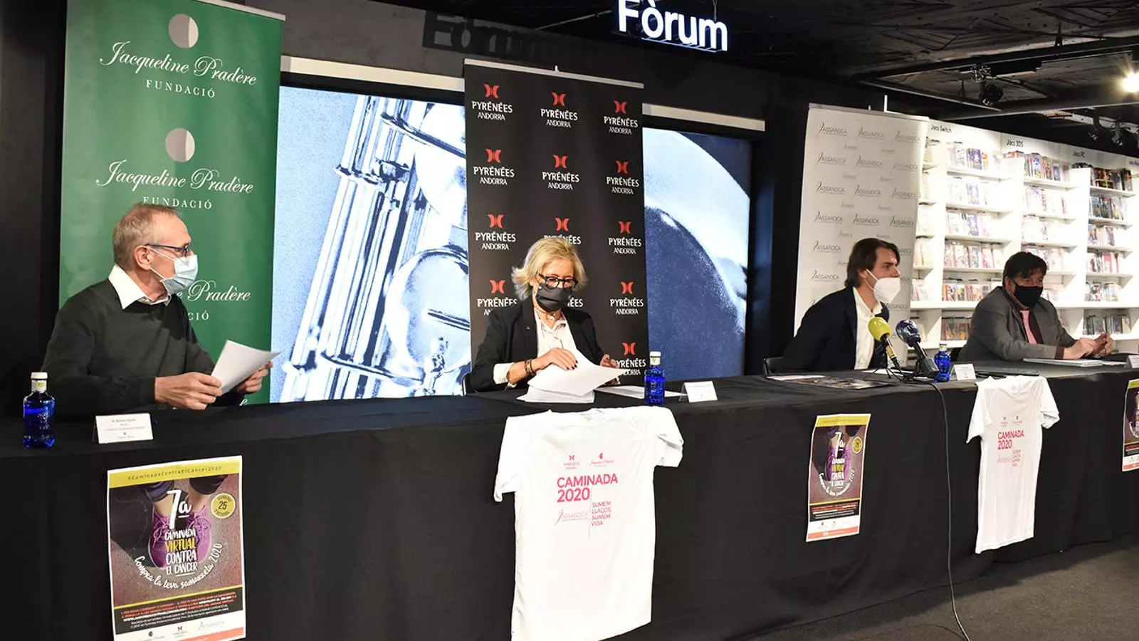 D'esquerra a dreta, Ramon Oliva, patró de la Fundació Jacqueline Pradère; Cristina Urbiola, vicepresidenta de la fundació; Àngel Alonso, director de màrqueting i digitalització de Pyrénées i el president d'Assandca, Josep Saravia / M.F.