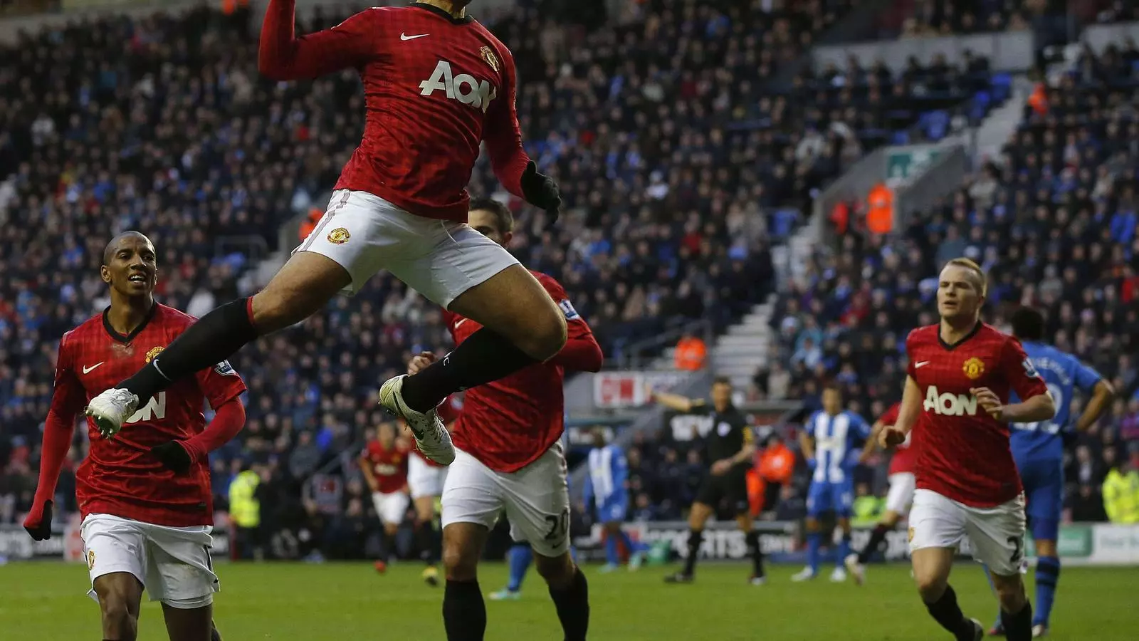 'Chicharito' Hernández celebrant un gol del United al camp del Wigan