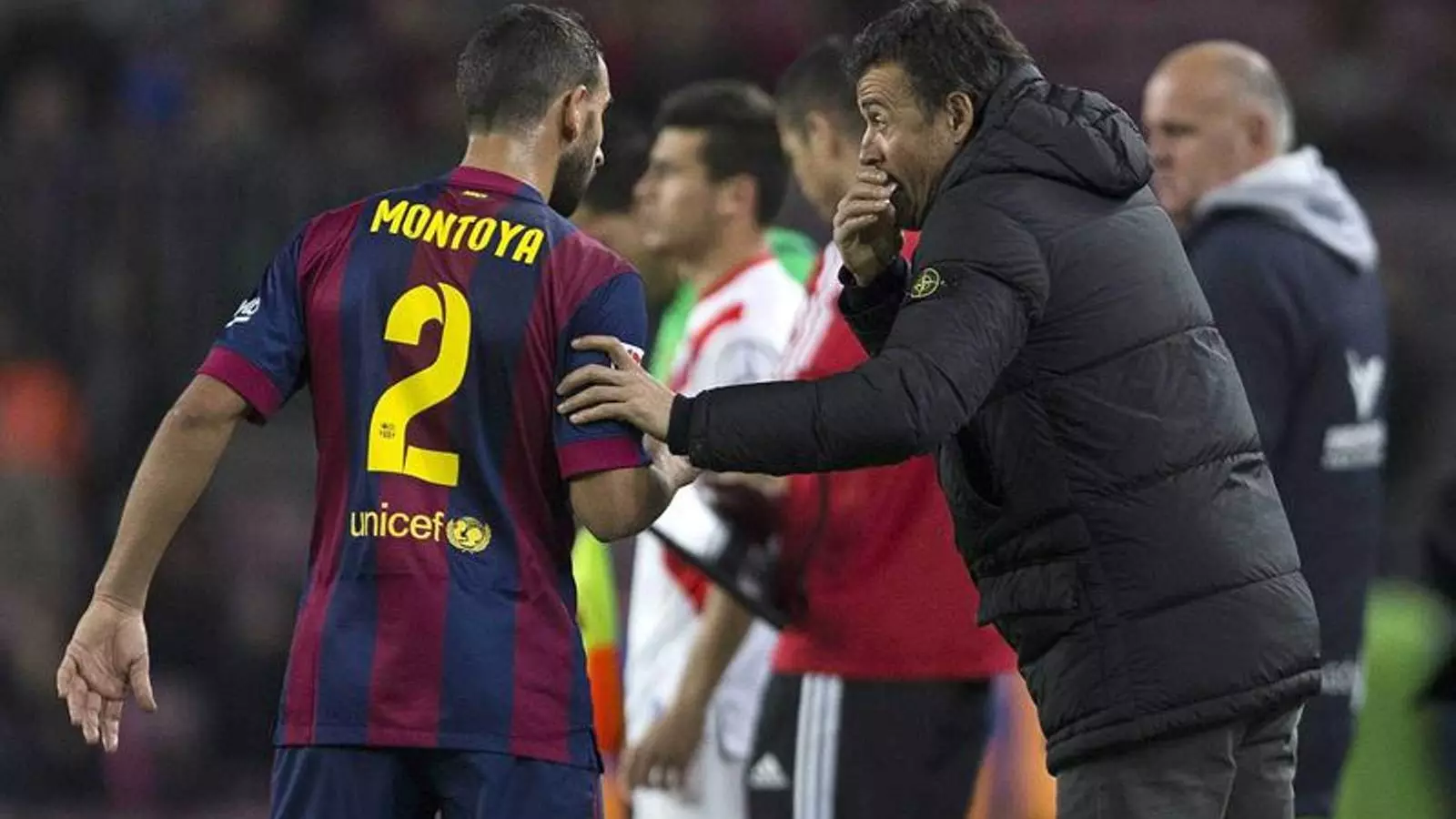 Luis Enrique, donant instruccions a Montoya / ALEJANDRO GARCÍA / EFE