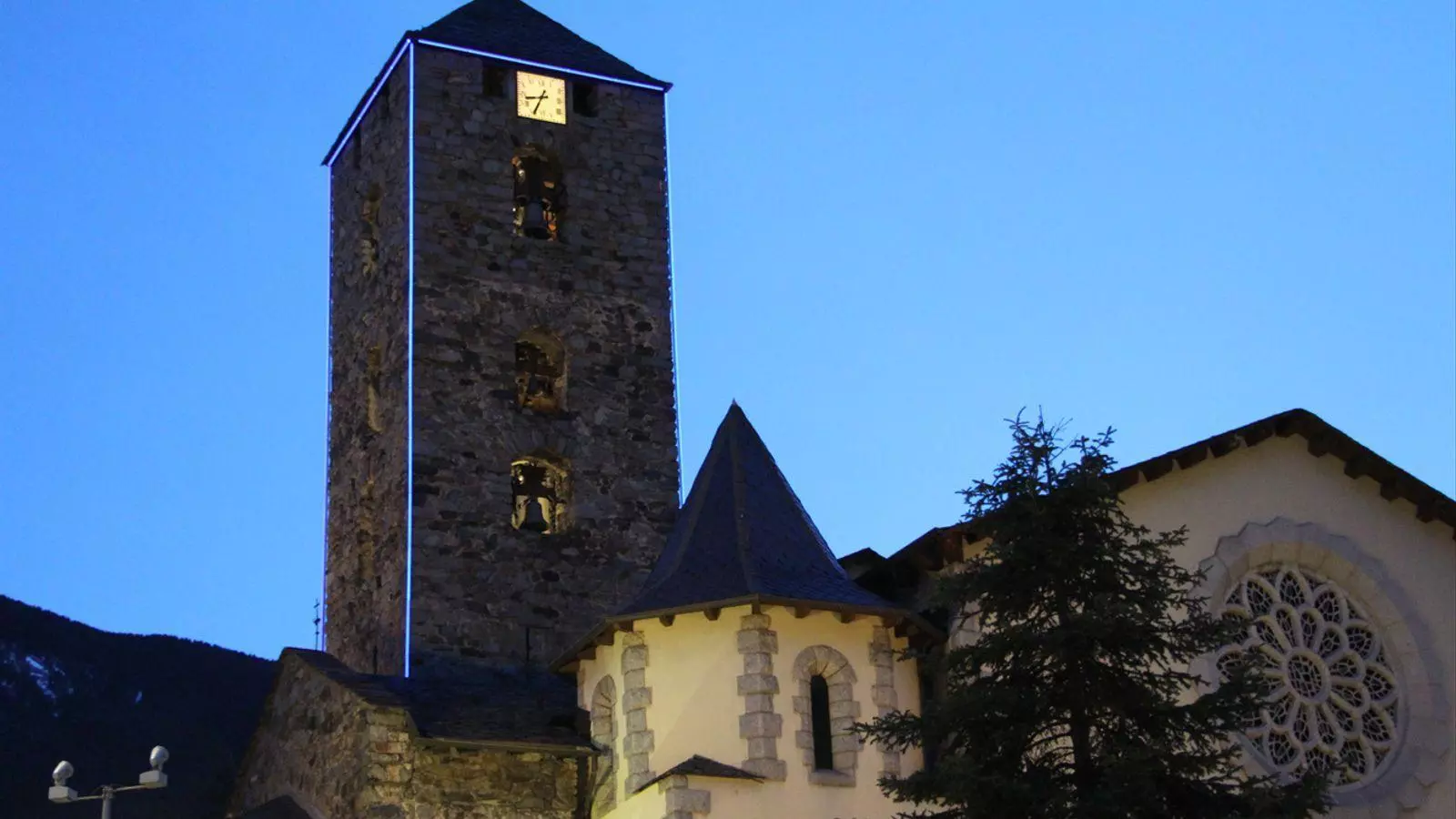 El campanar de l'església de Sant Esteve.