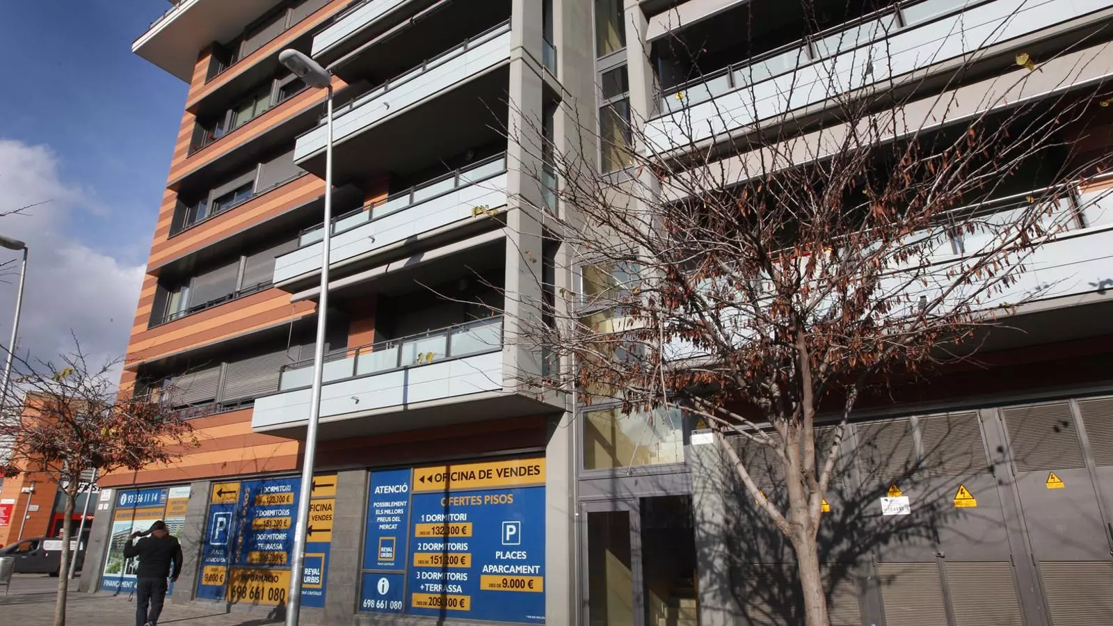 LES VARIABLES DE LA REBAIXA La política de comercialització del banc dolent, la rigidesa dels bancs a l'hora de concedir una hipoteca i les variables macroeconòmiques (bàsicament, atur i caiguda del PIB) arrossegaran el preu dels pisos a la baixa, segons els analistes.