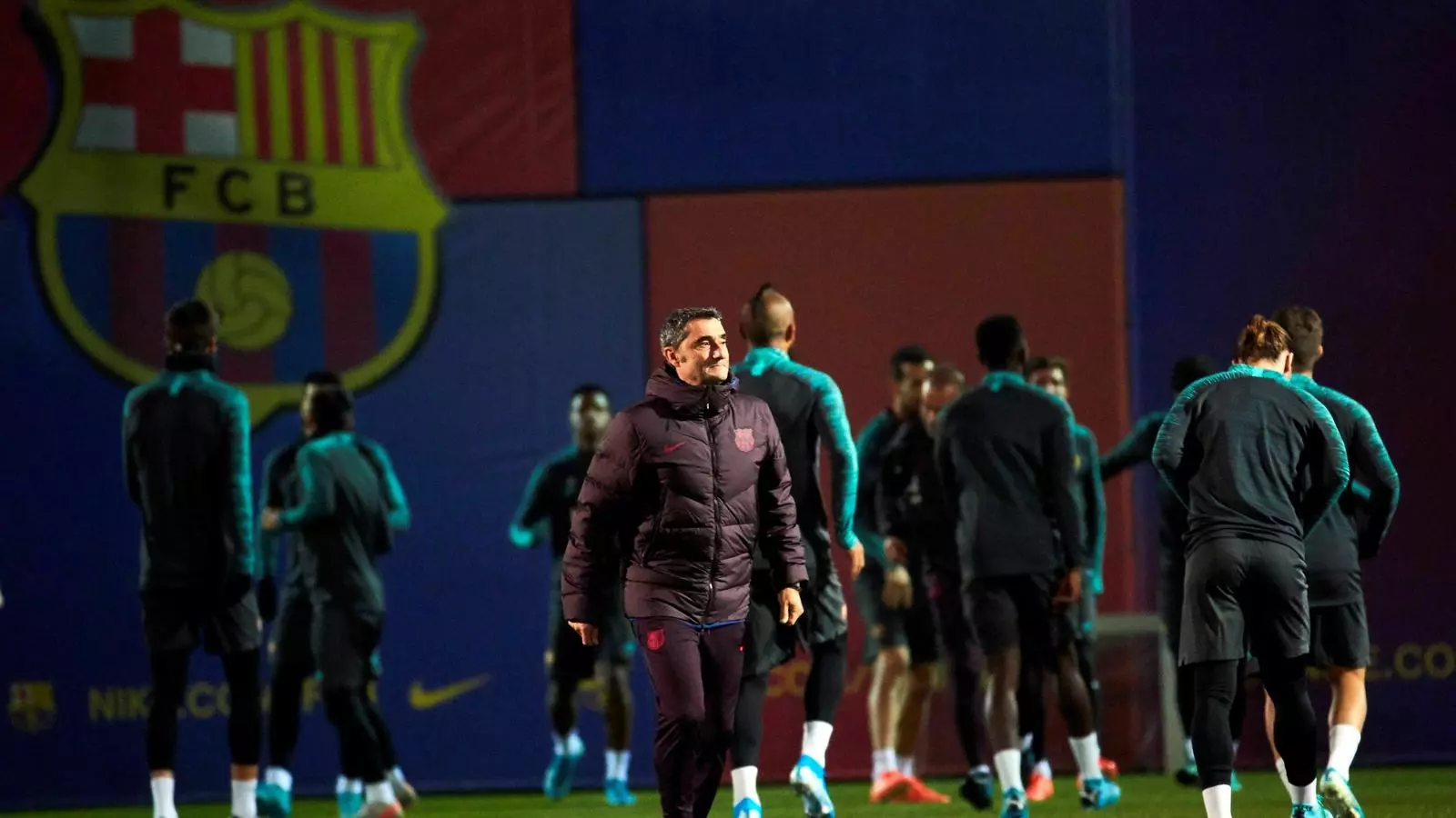 Ernesto Valverde en l'últim entrenament del Barça abans d'enfrontar-se al Borussia Dortmund