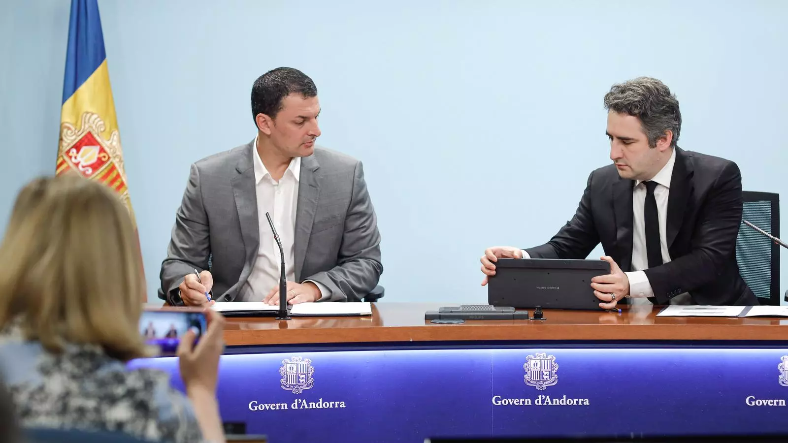Els ministres de Presidència, Economia i Empresa, Jordi Gallardo, i de Finances, Eric Jover, durant la roda de premsa.