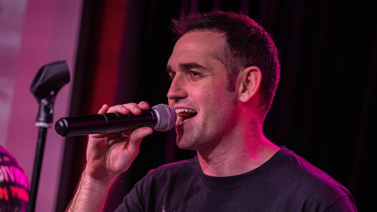 Miquel Roldán ist neben seiner Tätigkeit als Lehrer auch Sänger.