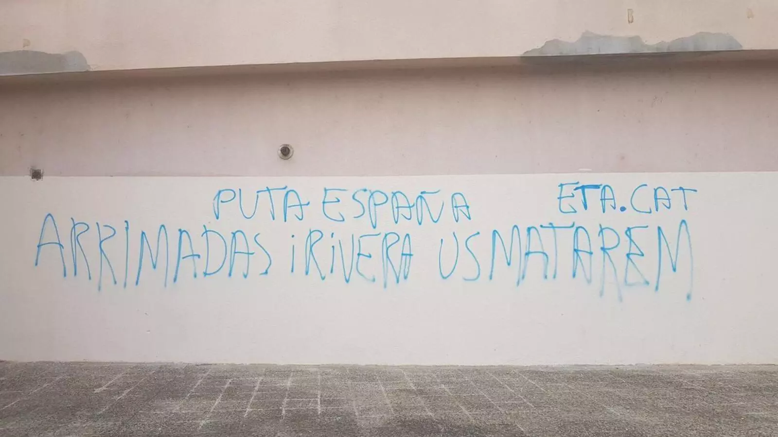 Pintades amb amenaces de mort a Rivera i Arrimadas a Girona denunciades per la líder de Cs.