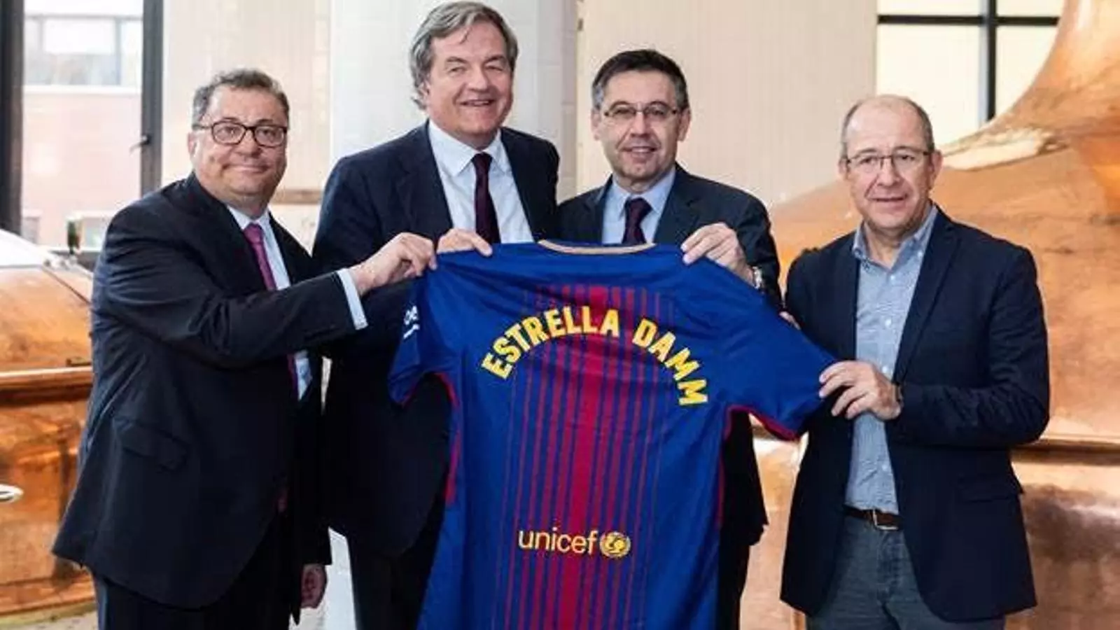 Ramon Agenjo, patró-director de la Fundació Damm; Jorge Villavecchia, director general de Damm; Josep Maria Bartomeu, president del Barça; i Manel Arroyo, vicepresident de l’Àrea de Màrqueting i Comunicació del Barça