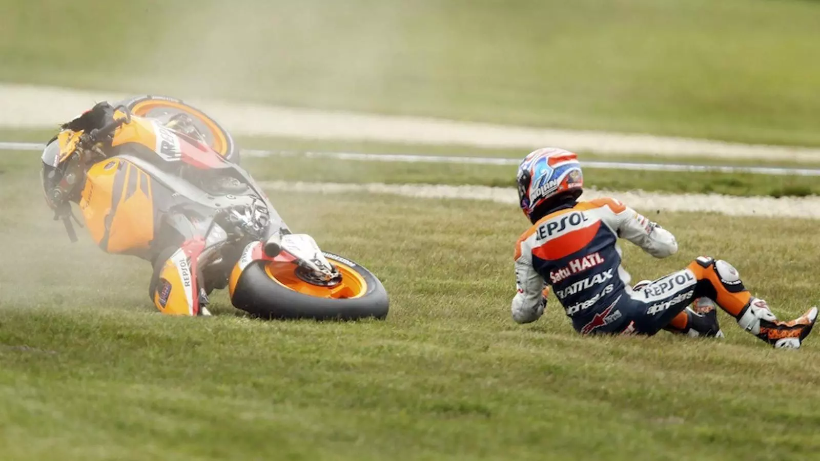 Casey Stoner ha caigut durant els entrenaments oficials del GP d'Austràlia
