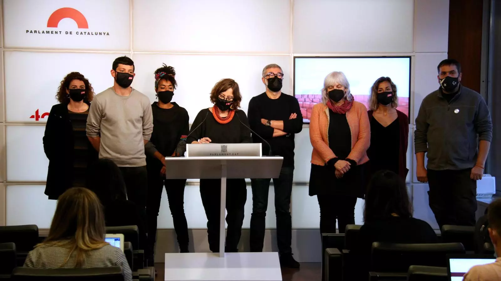 Els nou diputats de la CUP durant la roda de premsa d'aquest dijous al Parlament