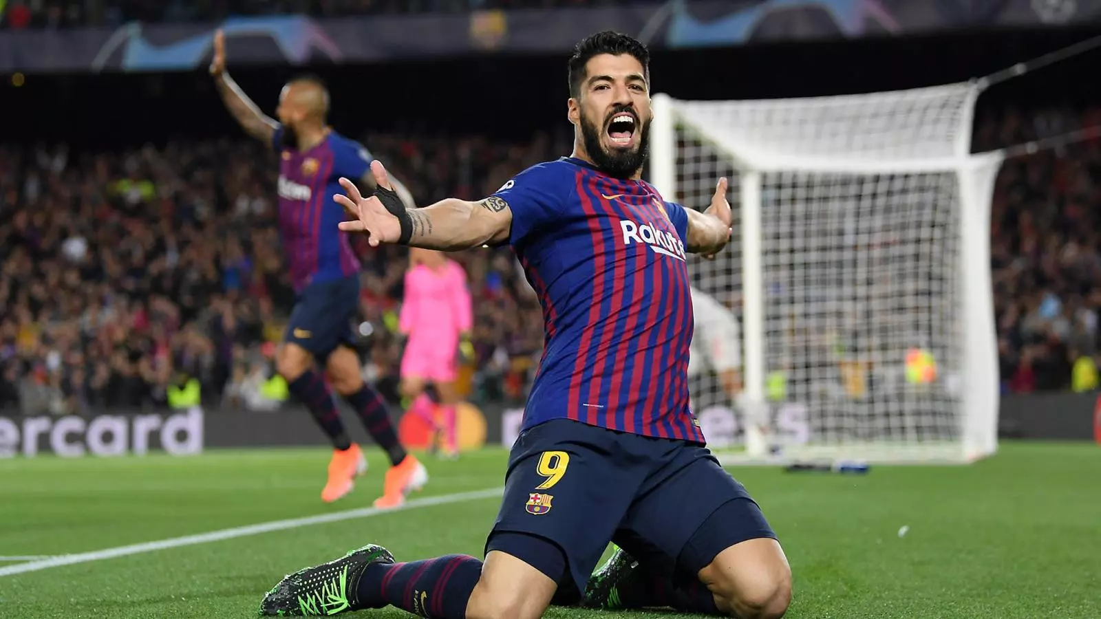 Suárez celebrant un gol amb la samarreta del Barça.