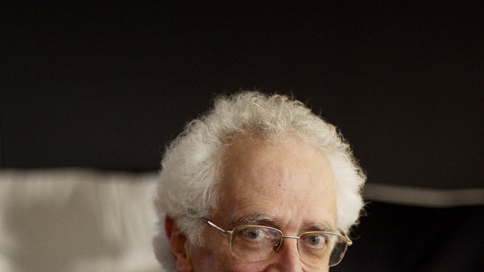 Tzvetan Todorov no creu en macroprocessos judicials sobre la memòria històrica. Creu en la recerca.