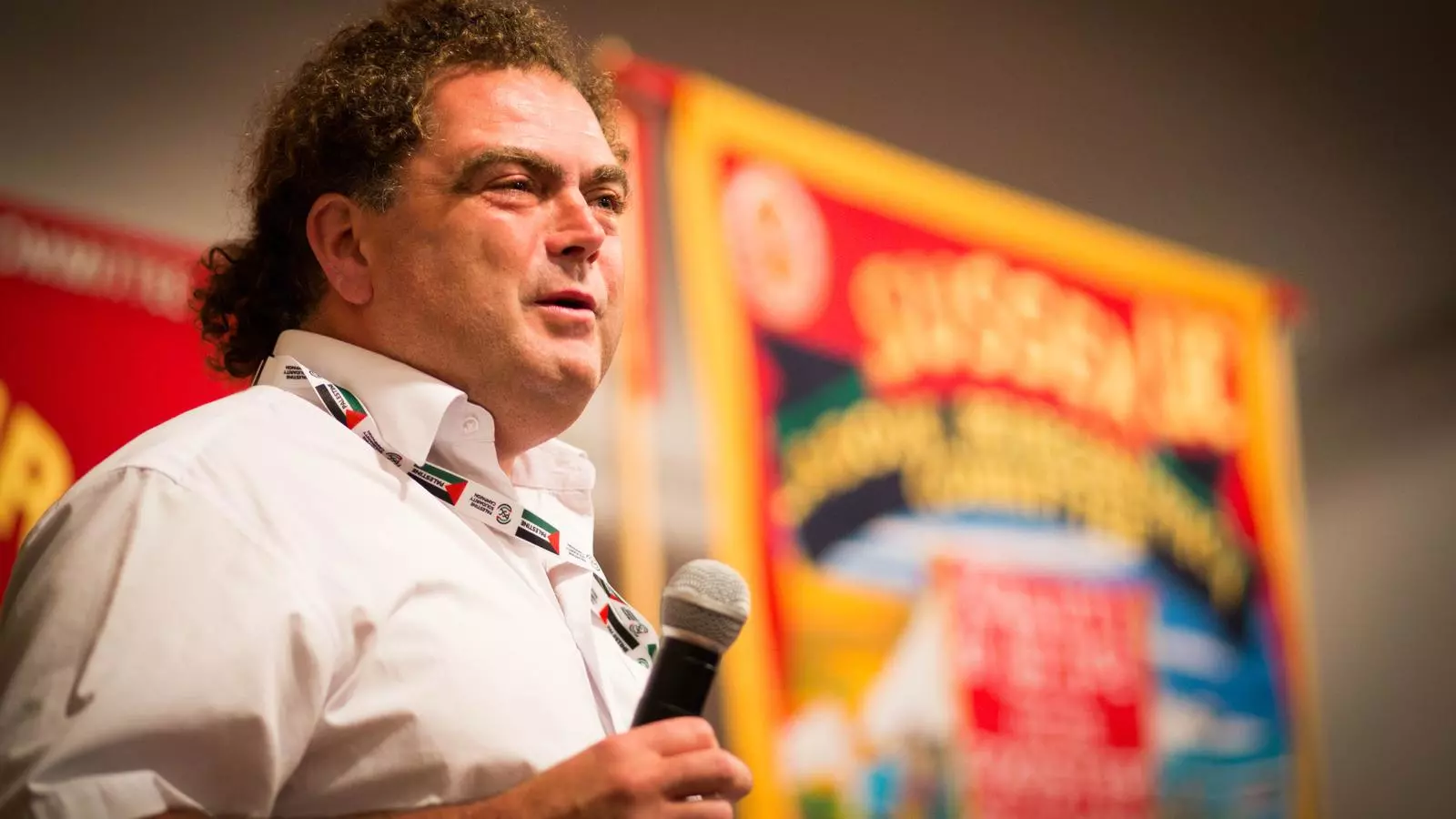 Manuel Cortes, secretari general del sindicat TSSA, parlant a "Resist Austerity - Defend Trade Union Rights", reunió a Sussex per al Congrés de sindicats del 2015.