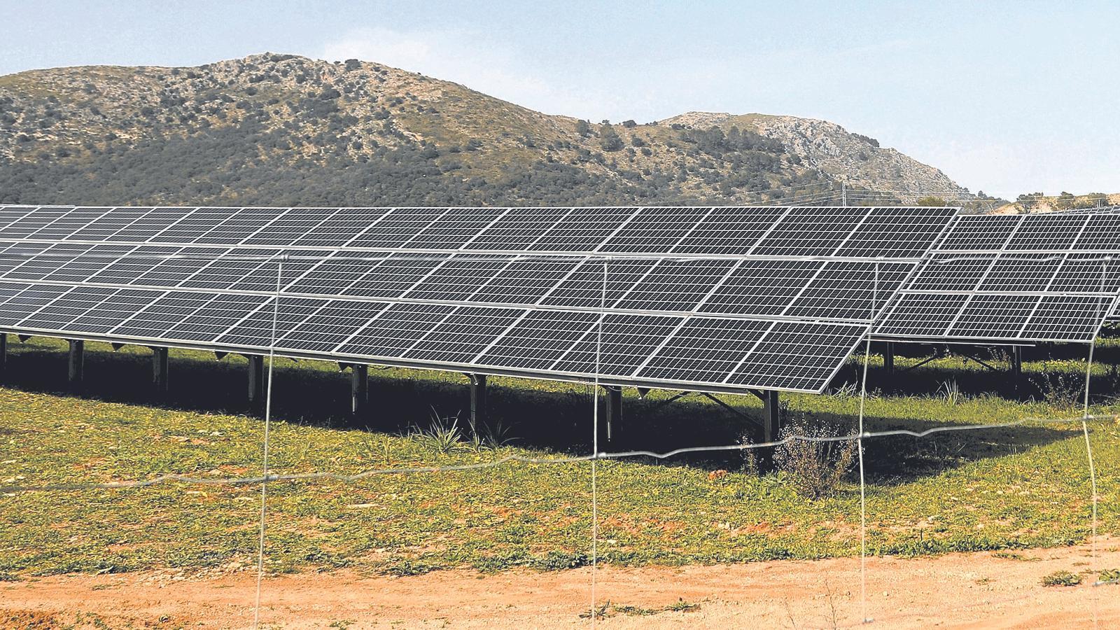 Instalación de placas solares en suelo rústico en Mallorca